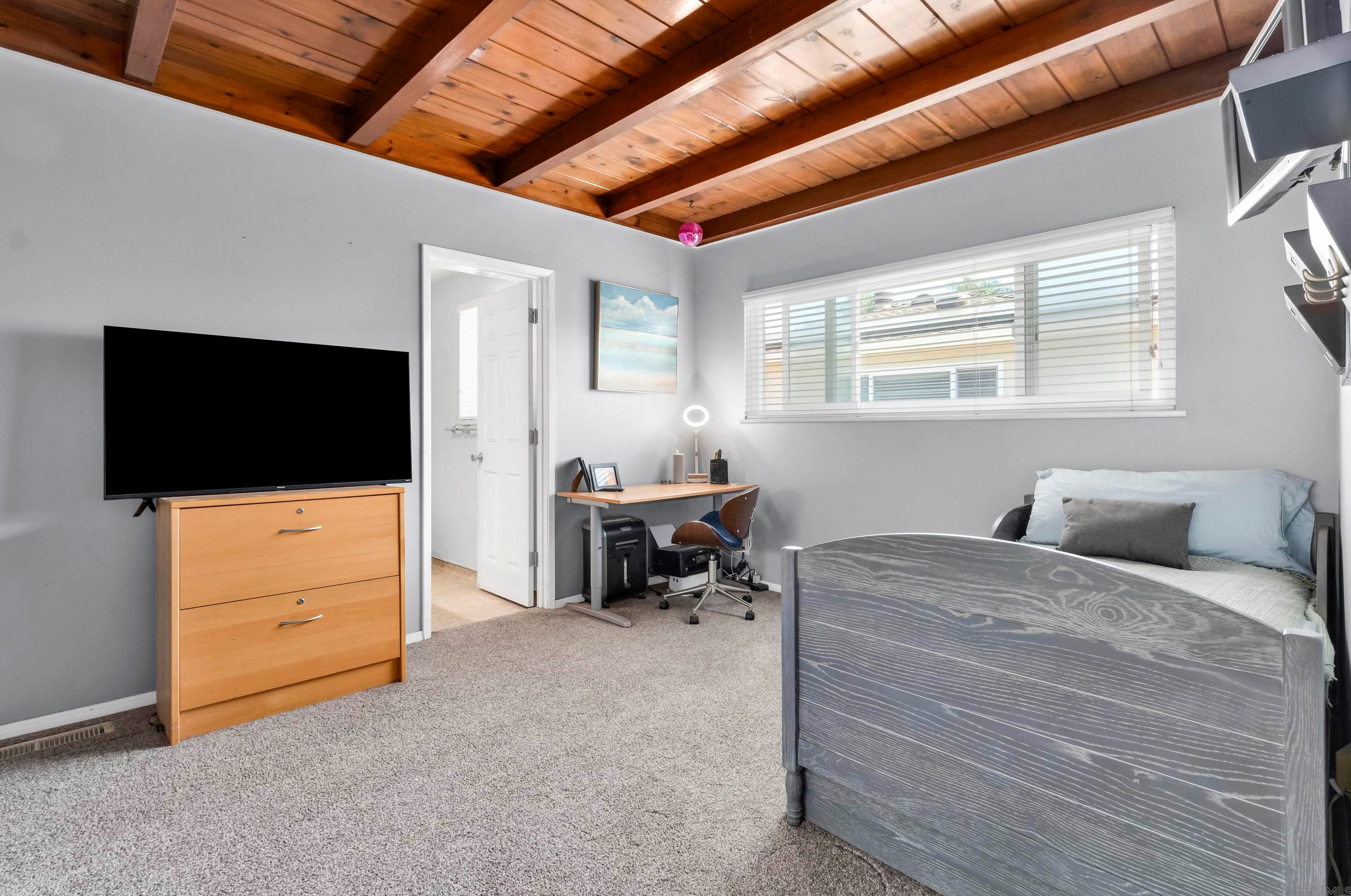 2016 Law St, San Diego CA 92109-3464 exterior