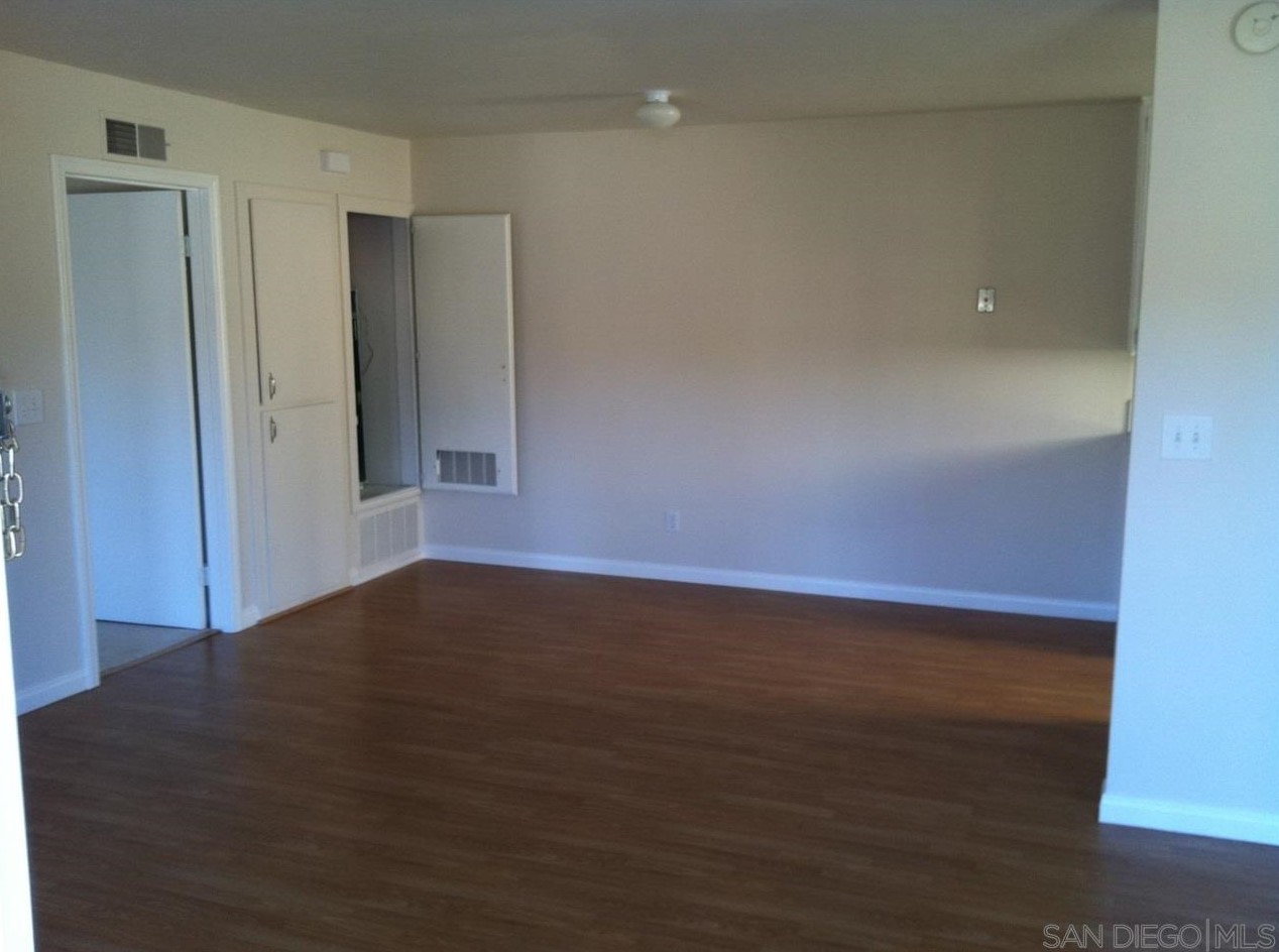 6696 Omega Dr, San Diego CA  92139-3847 exterior