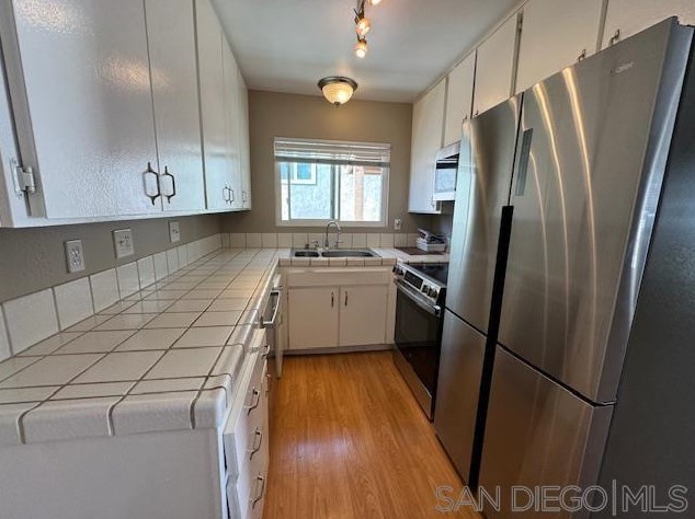6696 Omega Dr, San Diego CA  92139-3847 exterior