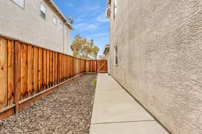 9633 Spring Breeze Court, Elk Grove, CA 95757 - Photo 31