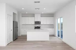 821 Helmsley Ln, Patterson, CA 95363 - Photo 3