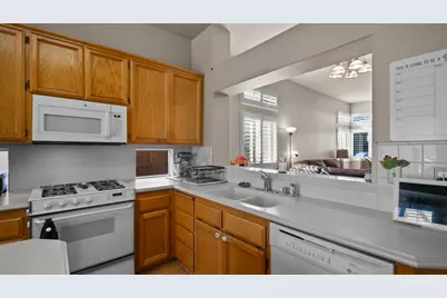 10990 Pleasant Valley Court, Stockton, CA 95209 - Photo 17