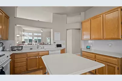 10990 Pleasant Valley Court, Stockton, CA 95209 - Photo 19