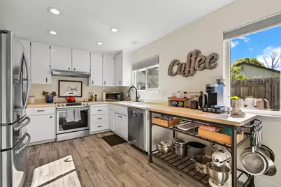 6 Coastal Court, Sacramento, CA 95831 - Photo 17