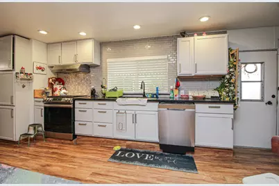 4226 Floral, Sacramento, CA 95834 - Photo 23
