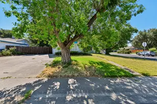 10401 Hollydale Way, Rancho Cordova, CA 95670 - Photo 33