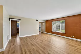 10401 Hollydale Way, Rancho Cordova, CA 95670 - Photo 5