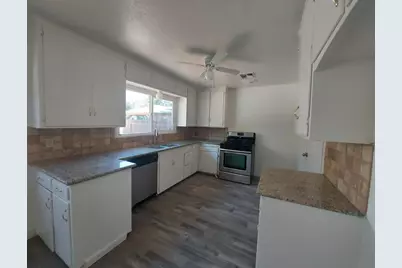 445 Coleman Court, Modesto, CA 95354 - Photo 7