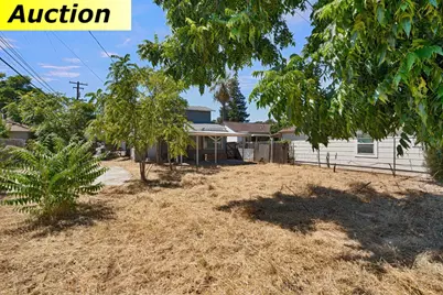 2504 Hawthorne Street, Sacramento, CA 95815 - Photo 31
