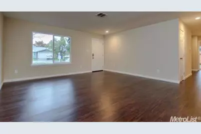 7522 Bowen Circle, Sacramento, CA 95822 - Photo 3