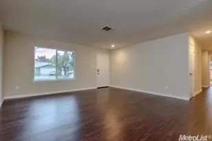 7522 Bowen Cir, Sacramento, CA 95822 - Photo 3