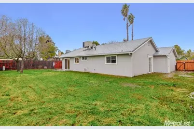 7522 Bowen Circle, Sacramento, CA 95822 - Photo 13
