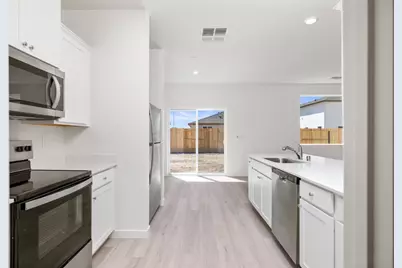 859 S Rossi Avenue, Stockton, CA 95215 - Photo 7