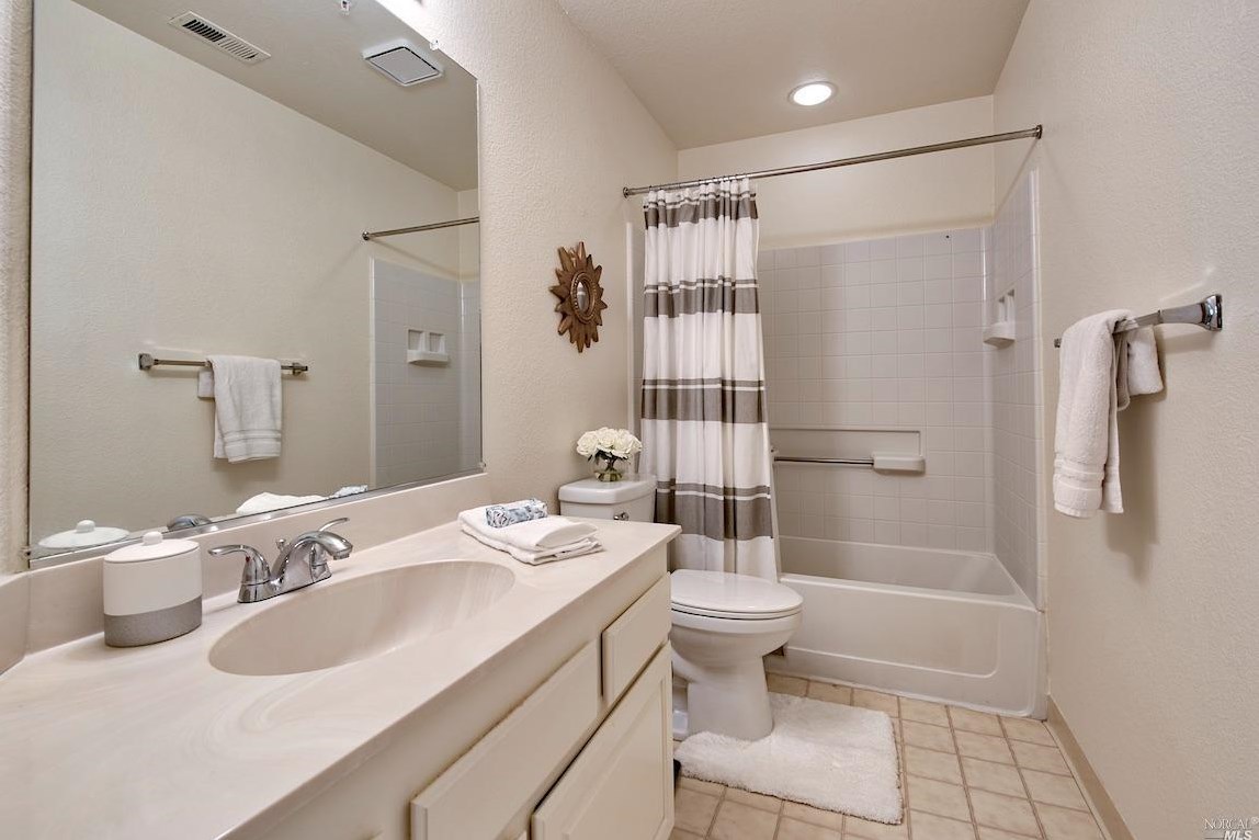 52 Bridle Path Ln, Novato CA  94945-1469 exterior