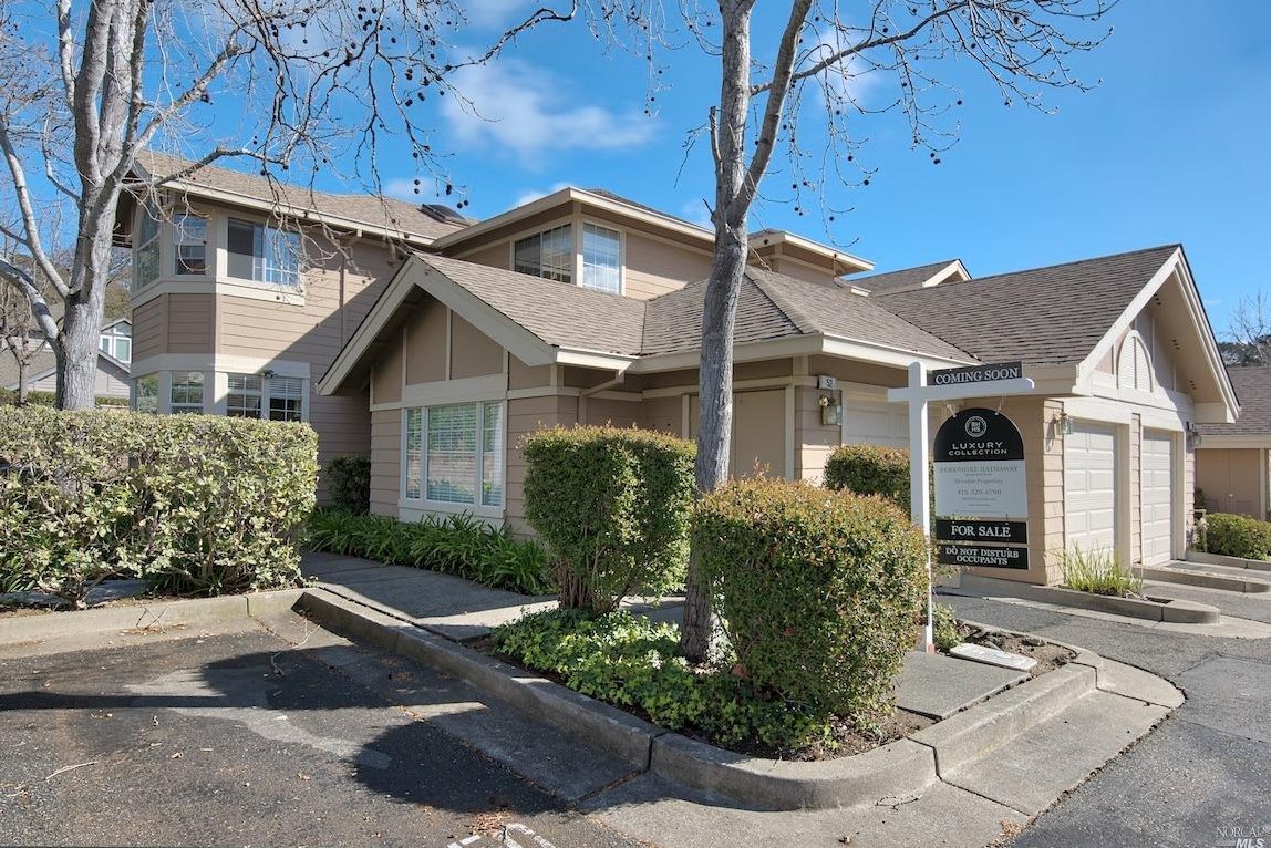 52 Bridle Path Ln, Novato CA  94945-1469 exterior