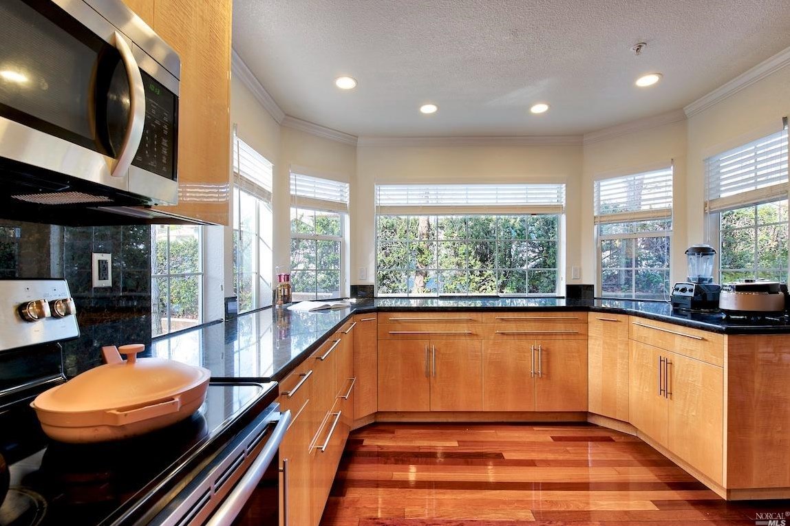 52 Bridle Path Ln, Novato CA  94945-1469 exterior