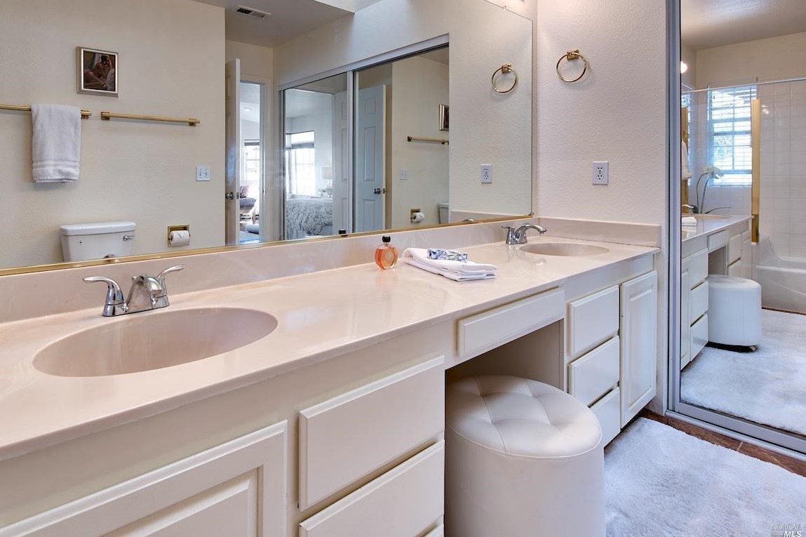 52 Bridle Path Ln, Novato CA  94945-1469 exterior