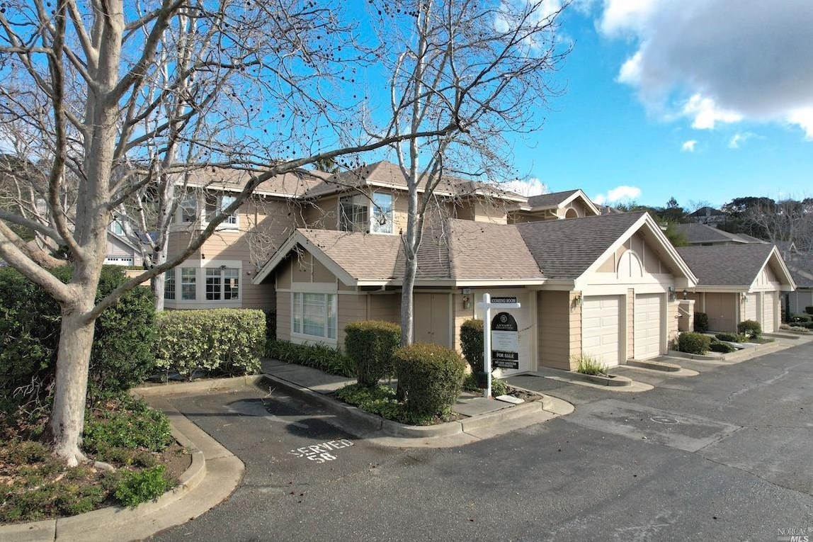 52 Bridle Path Ln, Novato CA  94945-1469 exterior