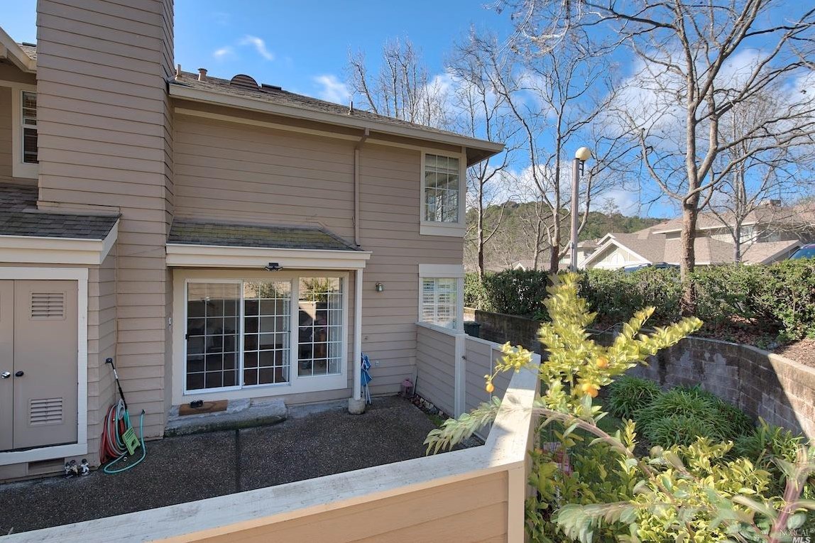 52 Bridle Path Ln, Novato CA  94945-1469 exterior