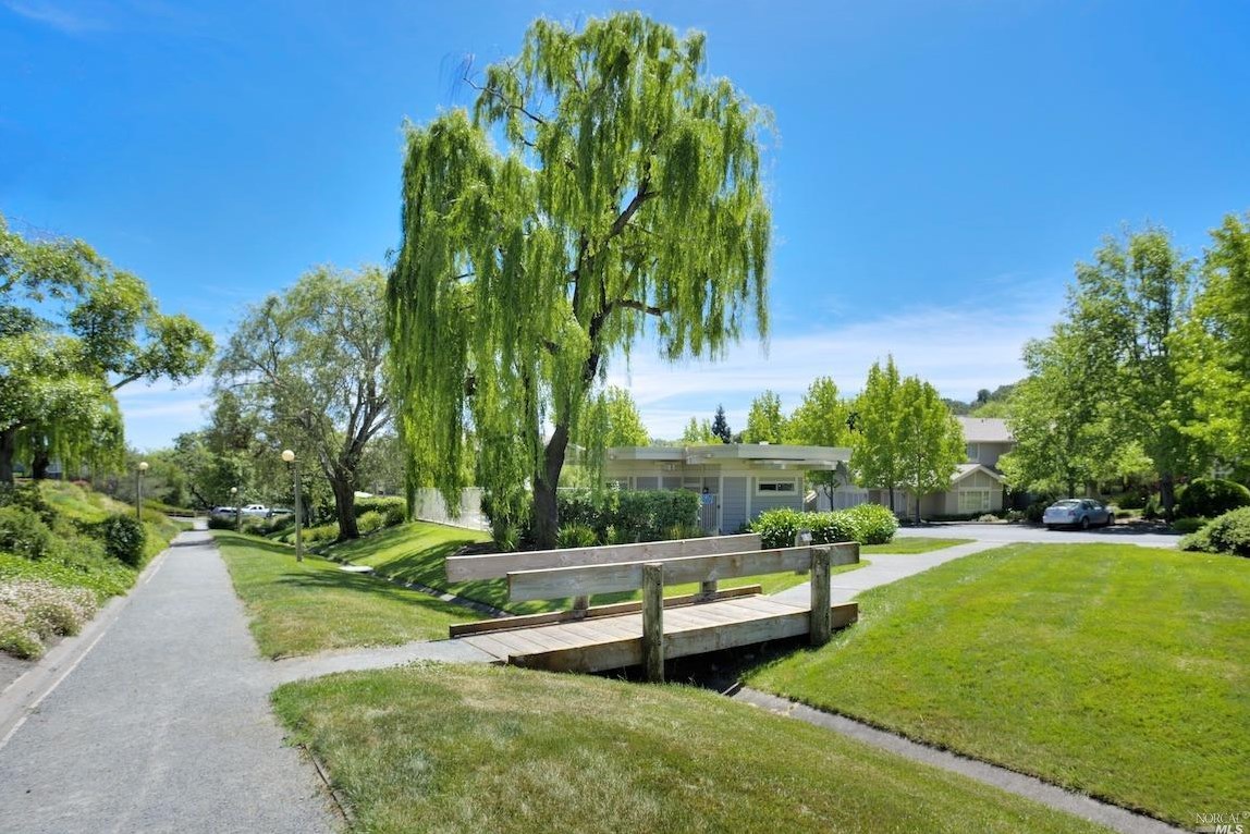 52 Bridle Path Ln, Novato CA  94945-1469 exterior