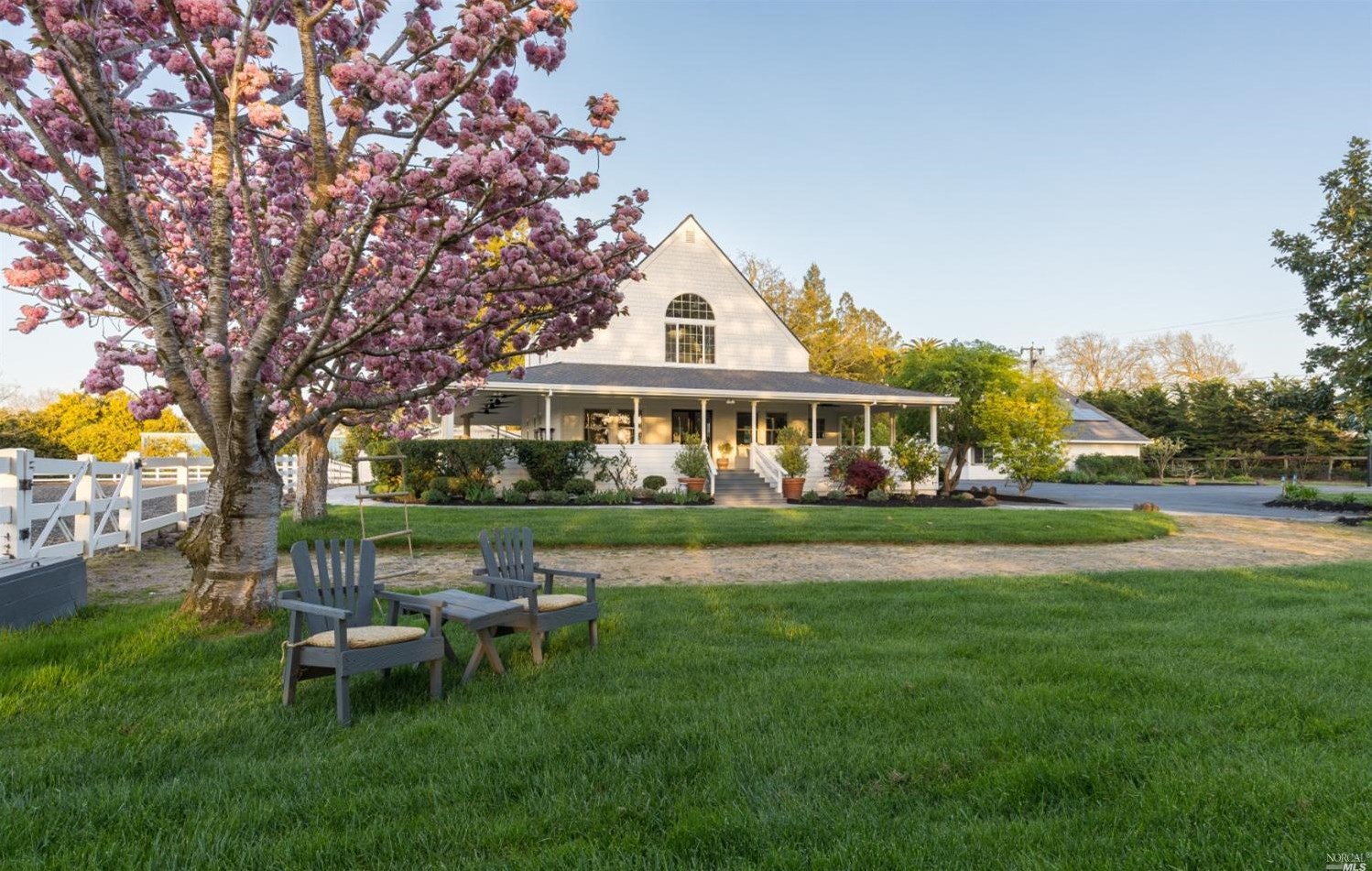 1030 Thompson Ln, Petaluma CA  94952-1242 exterior