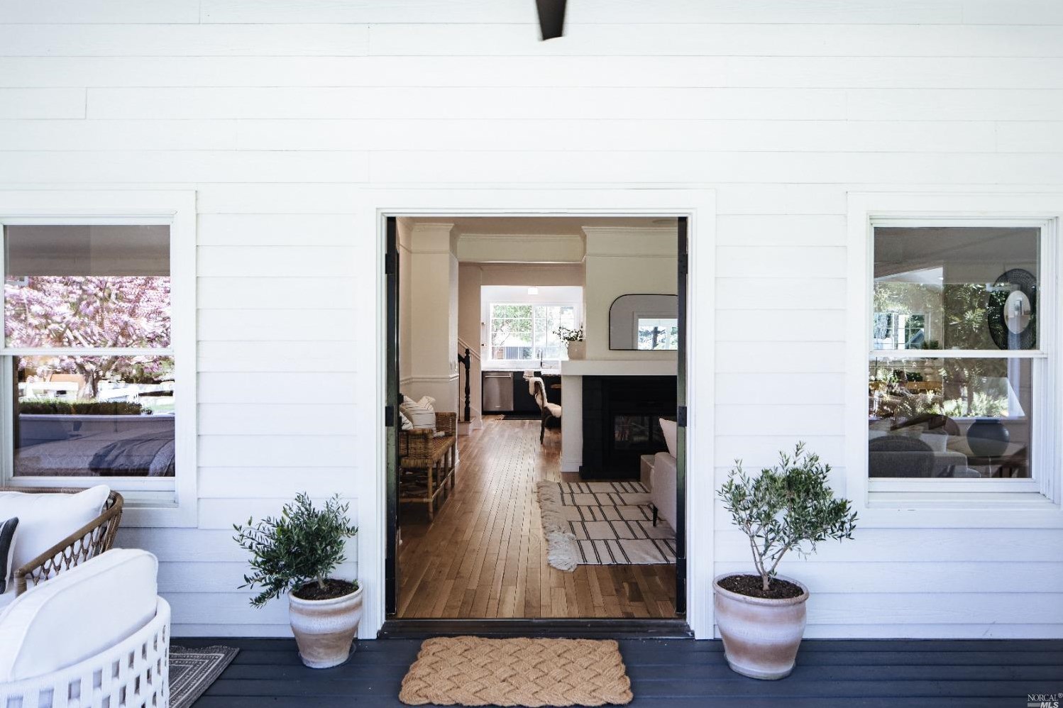 1030 Thompson Ln, Petaluma CA  94952-1242 exterior