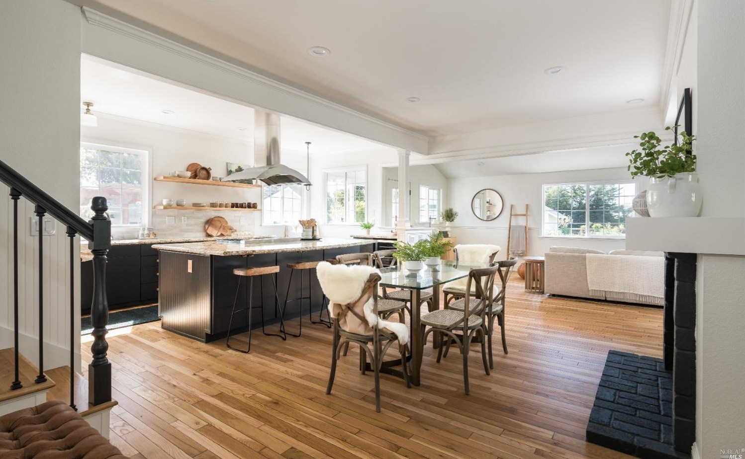 1030 Thompson Ln, Petaluma CA  94952-1242 exterior