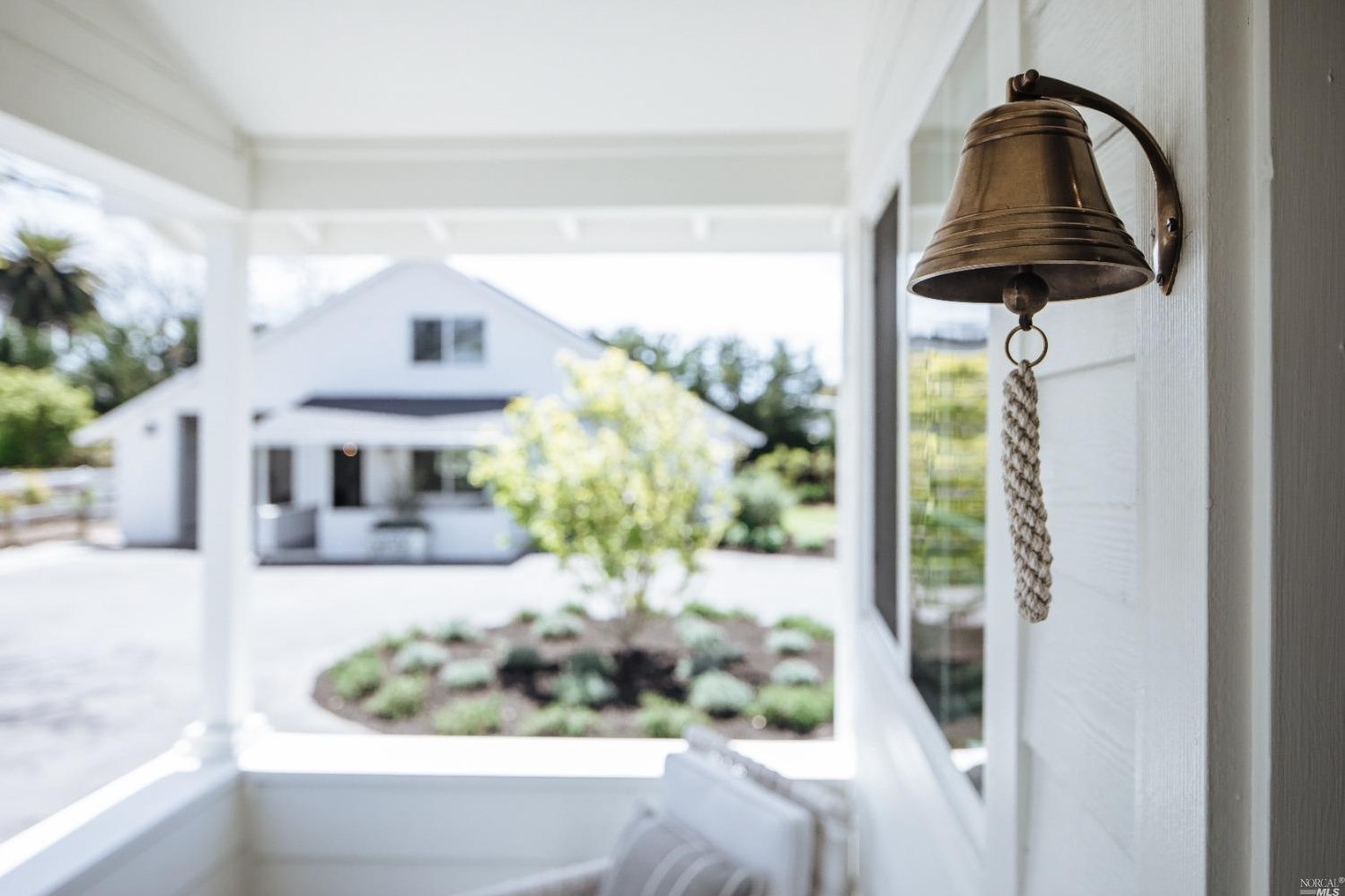 1030 Thompson Ln, Petaluma CA  94952-1242 exterior
