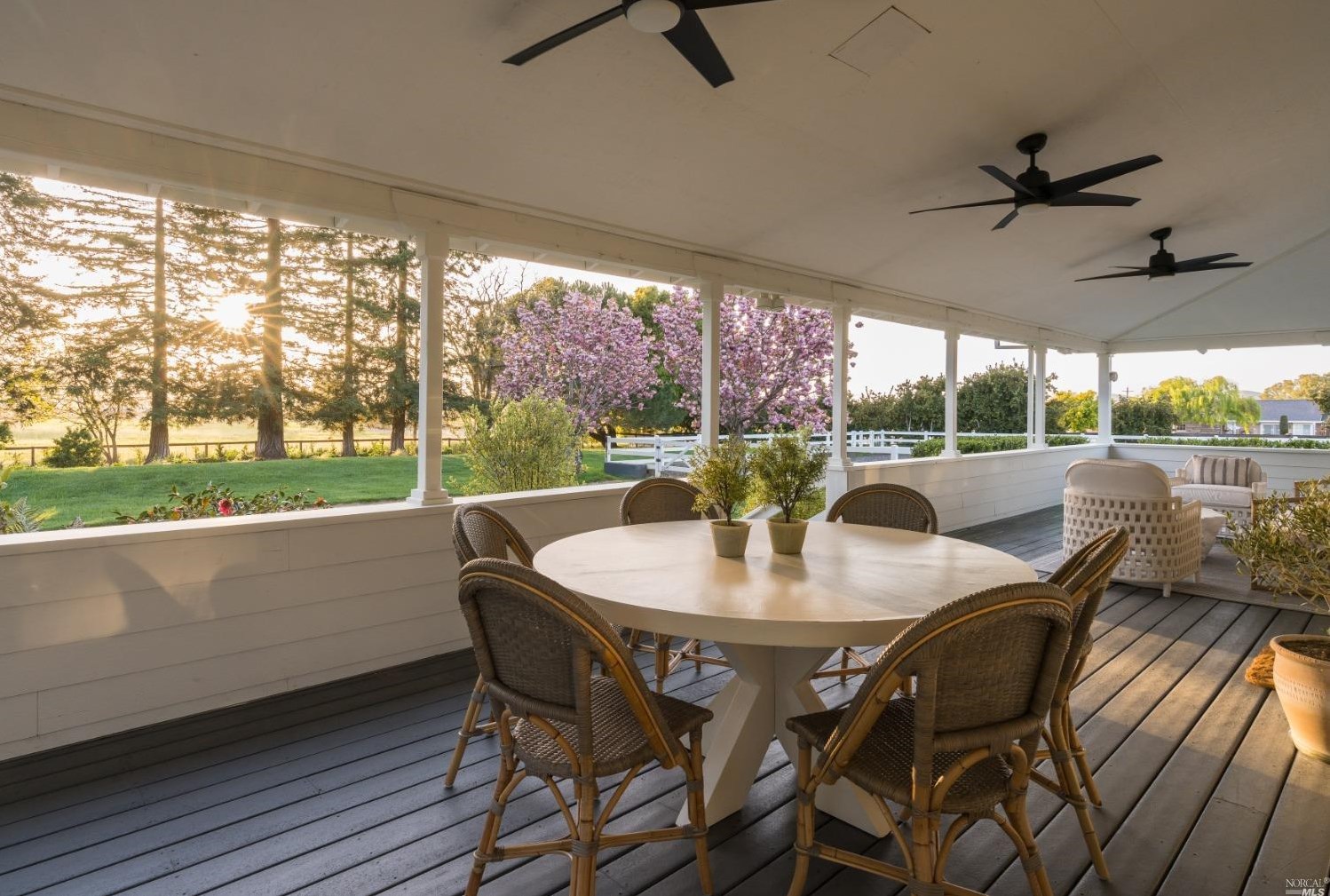 1030 Thompson Ln, Petaluma CA  94952-1242 exterior