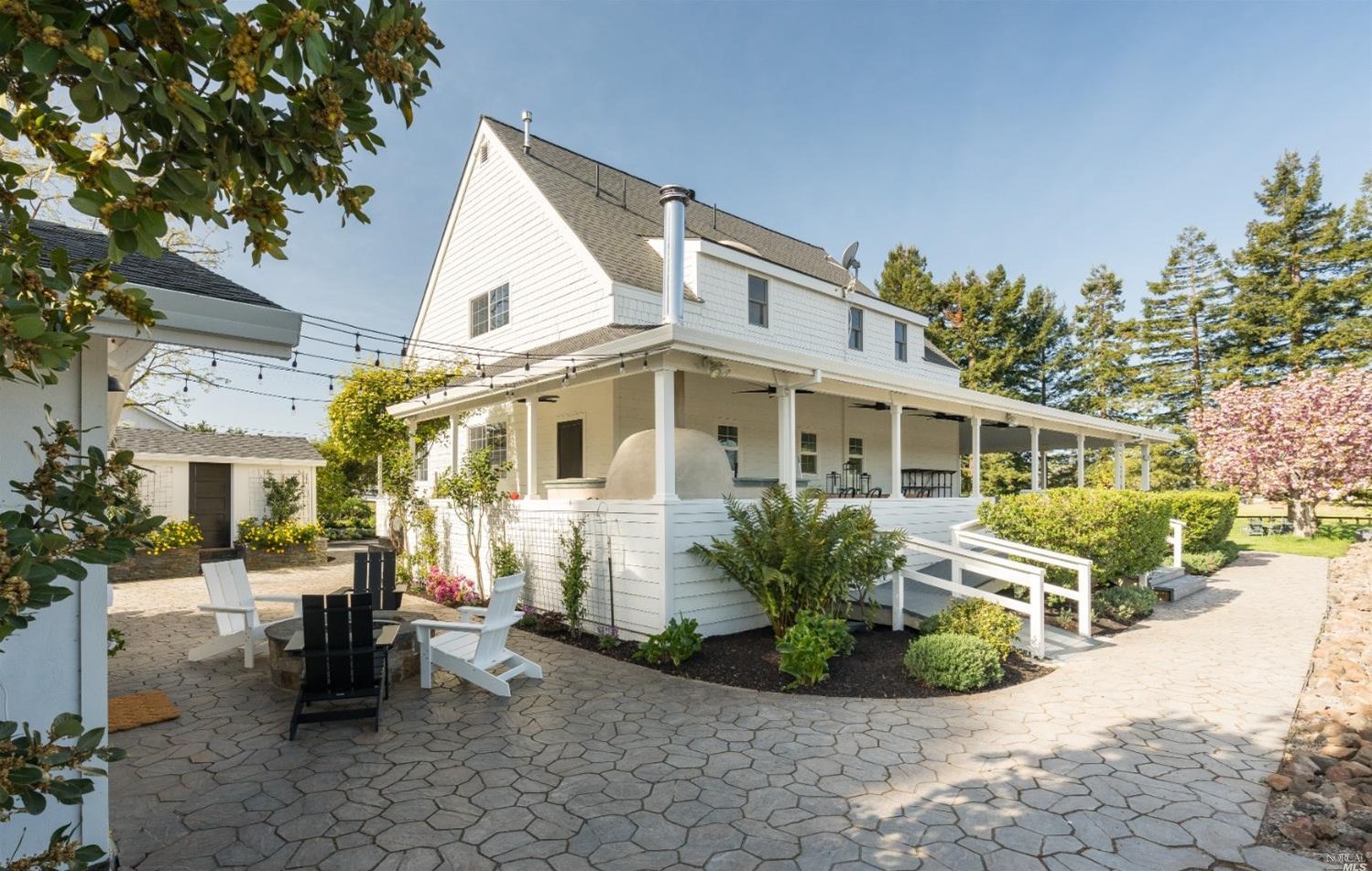1030 Thompson Ln, Petaluma CA  94952-1242 exterior