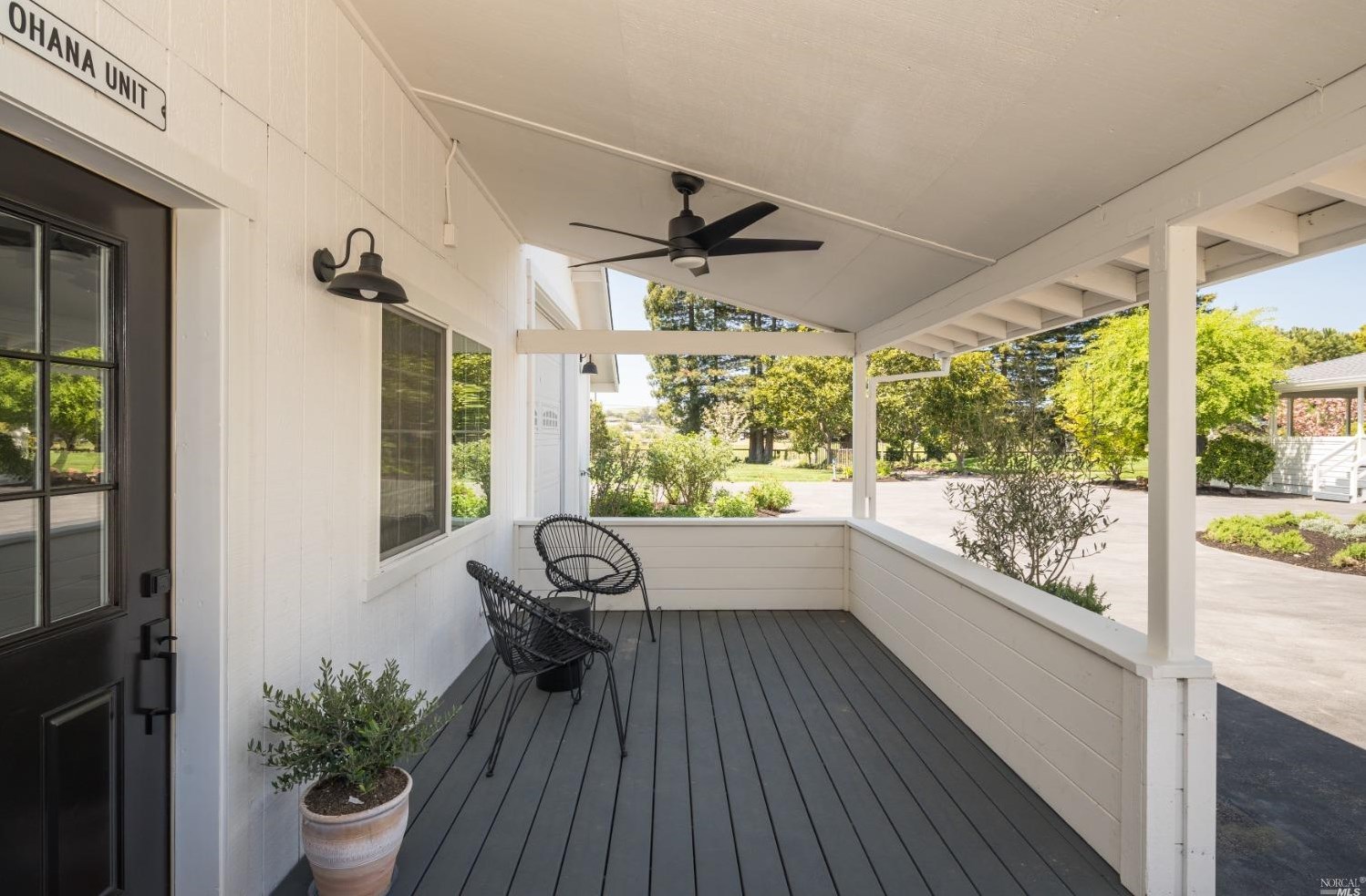 1030 Thompson Ln, Petaluma CA  94952-1242 exterior