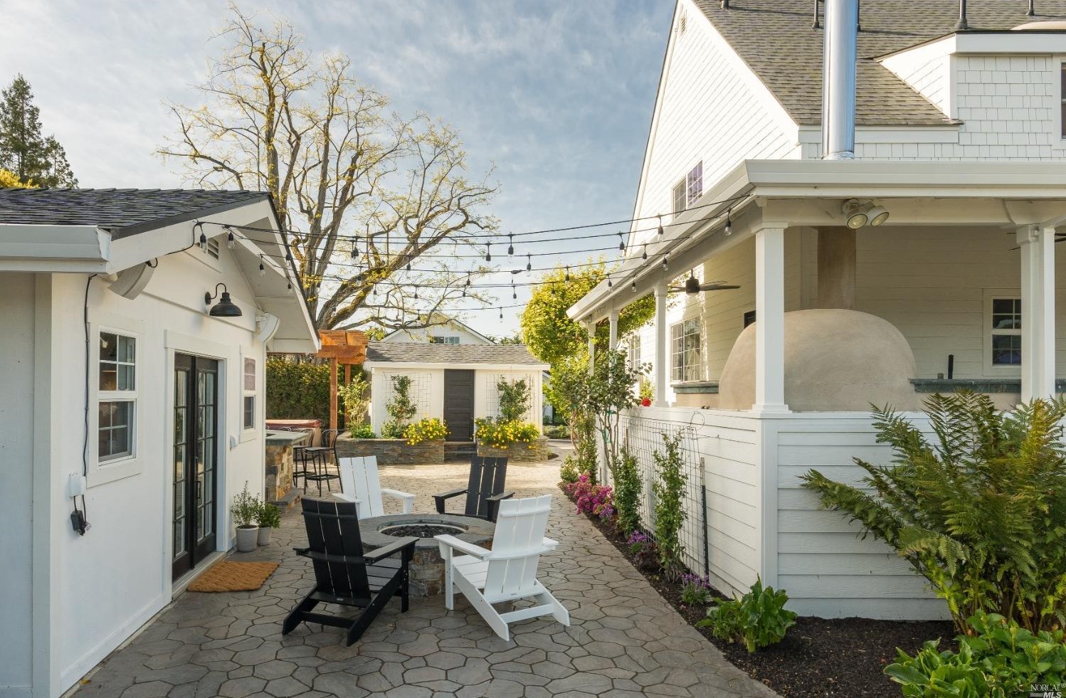 1030 Thompson Ln, Petaluma CA  94952-1242 exterior