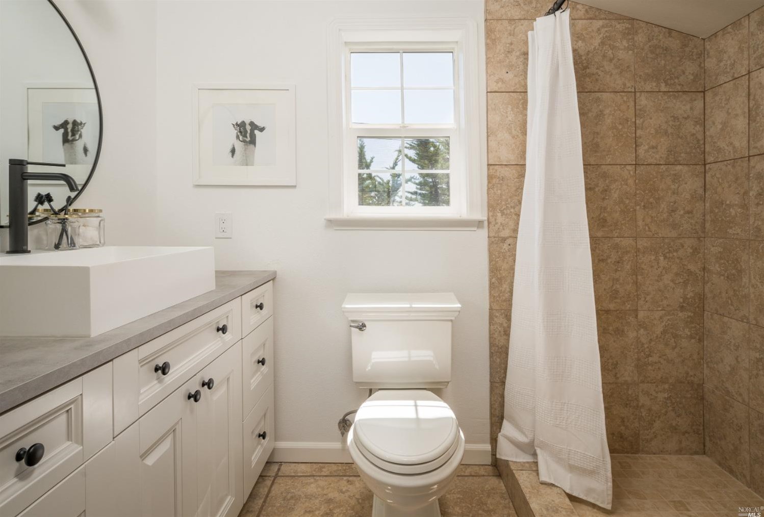 1030 Thompson Ln, Petaluma CA  94952-1242 exterior