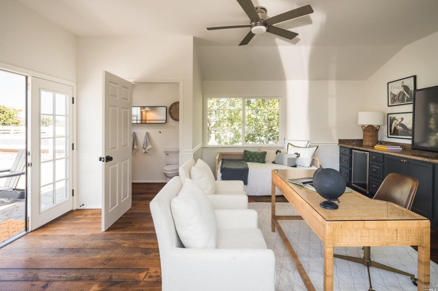 1030 Thompson Ln, Petaluma CA  94952-1242 exterior