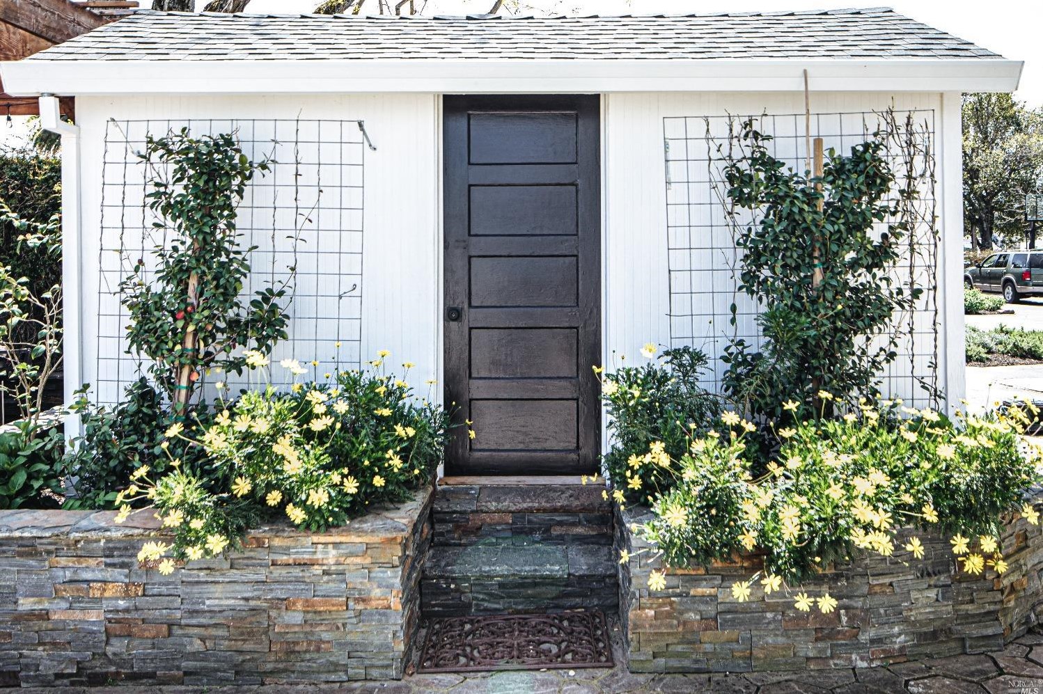 1030 Thompson Ln, Petaluma CA  94952-1242 exterior
