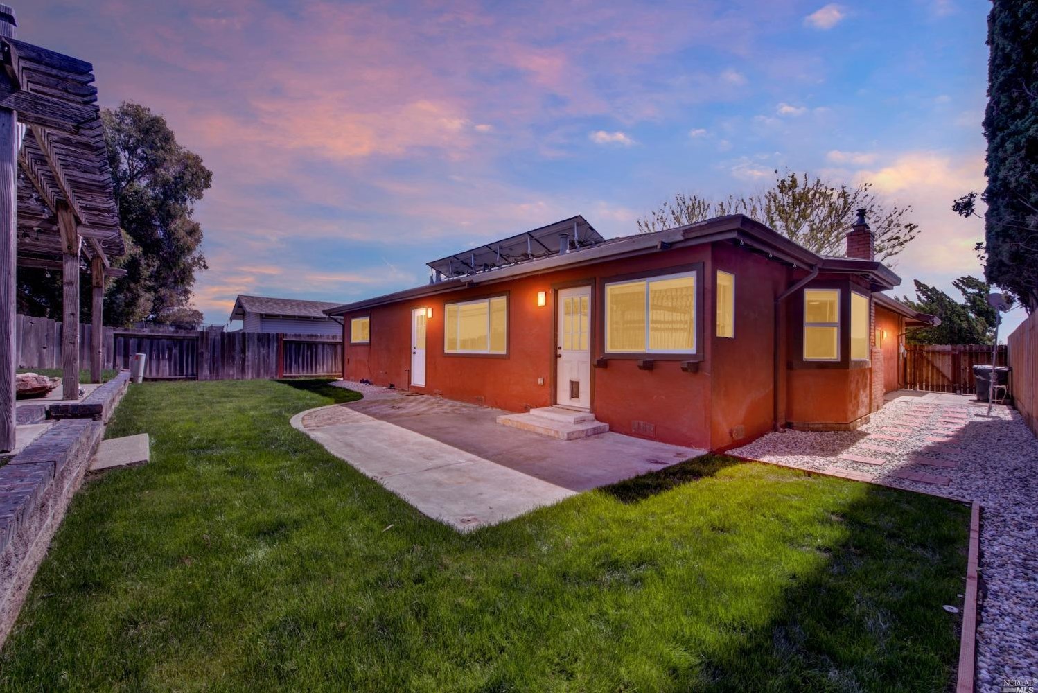 2511 Carnation Dr, Fairfield CA  94533-1511 exterior