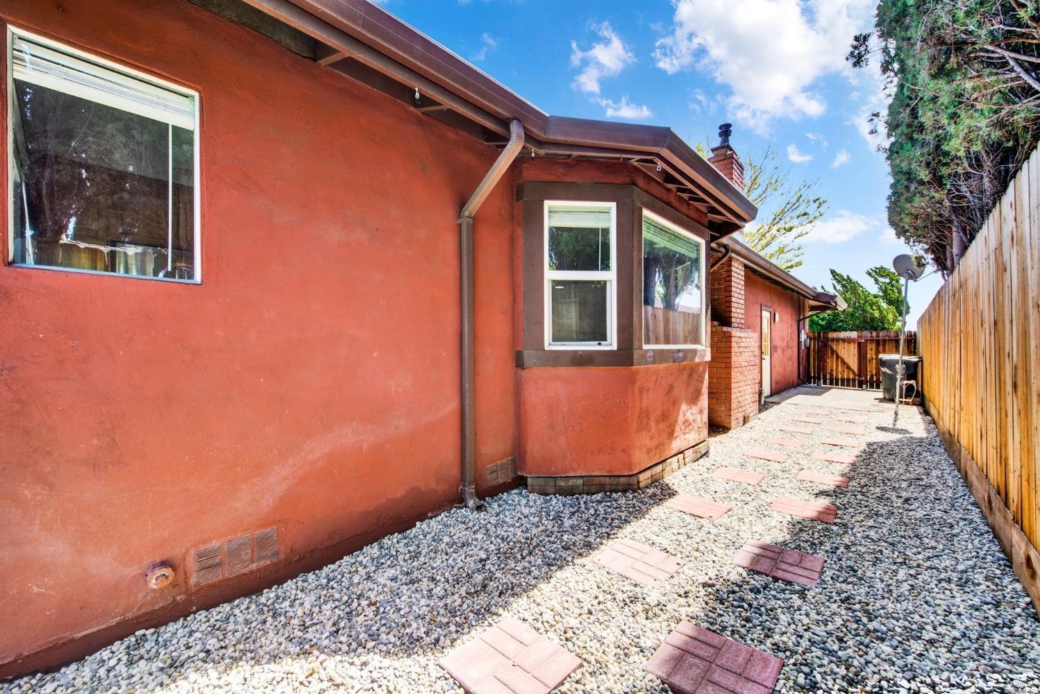 2511 Carnation Dr, Fairfield CA  94533-1511 exterior