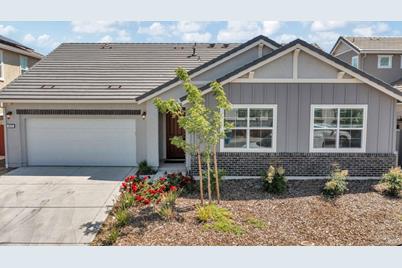 673 Periwinkle Drive - Photo 1