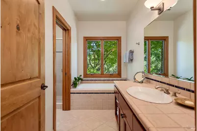9981 W Dry Creek Road, Healdsburg, CA 95448 - Photo 21
