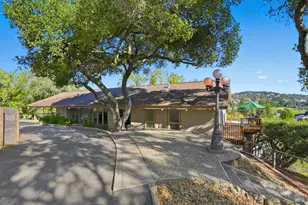 16 Burning Tree Dr, Novato, CA 94949 - Photo 3