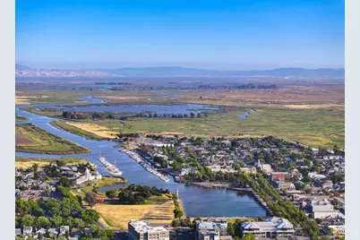 906 Trumpeter Court, Suisun City, CA 94585 - Photo 71