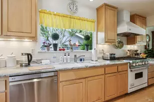 322 Mockingbird Cir, Santa Rosa, CA 95409 - Photo 9