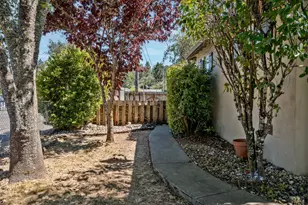 611 Hawthorne Ln, Willits, CA 95490 - Photo 5