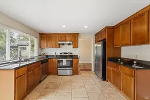 201 Tamalpais Dr, Vallejo, CA 94589 - Photo 9