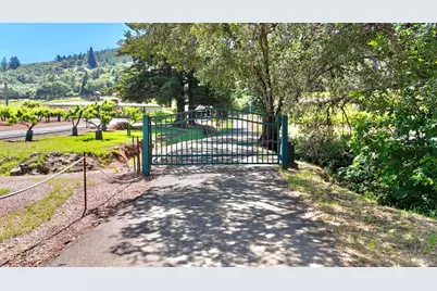 8207 W Dry Creek Road, Healdsburg, CA 95448 - Photo 3