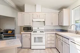 131 Del Paso Dr, Vacaville, CA 95687 - Photo 13