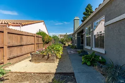 755 Oak Hollow Avenue, Vacaville, CA 95687 - Photo 31