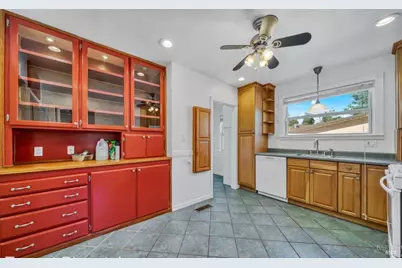 8125 Earl Street, Oakland, CA 94605 - Photo 9
