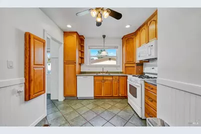 8125 Earl Street, Oakland, CA 94605 - Photo 7