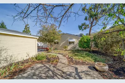 8125 Earl Street, Oakland, CA 94605 - Photo 17